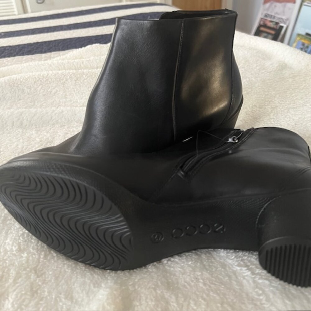 Ecco Boots - Picture 2 of 4